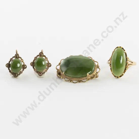 9ct Framed Oval Panel NZ Greenstone Brooch