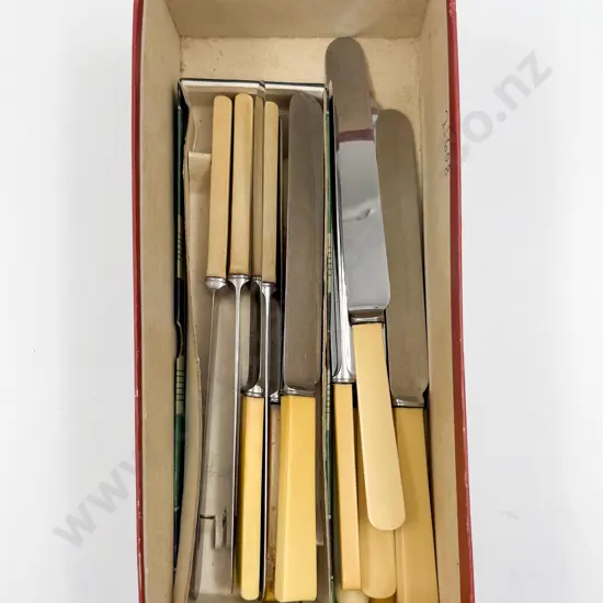 Small Quantity of Assorted Bone Handled Knives