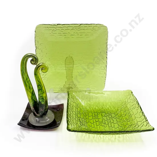 De Flute NZ Glass Koru Sculpture & Three Glass Serving Plates