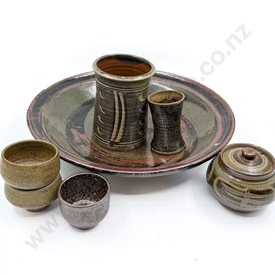 Large Stan Jenkins Charger (A/F) & Assorted NZ Pottery