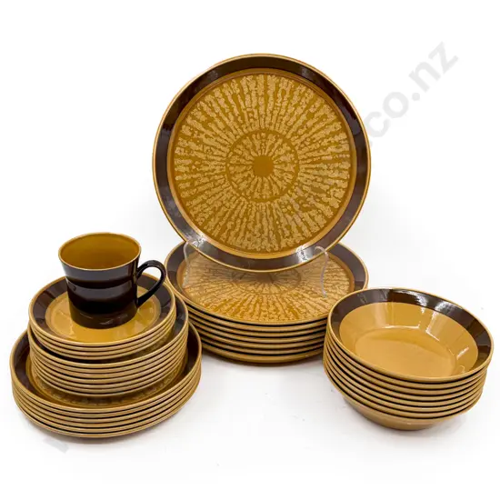 Crown Lynn Forma Part Dinnerset