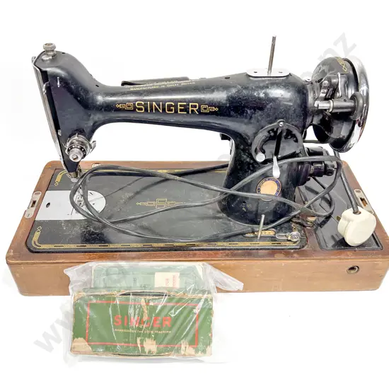 Vintage Table Top Model Singer Sewing Machine