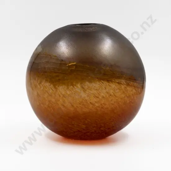 Early Unsigned Attrib Garry Nash Spherical Vase