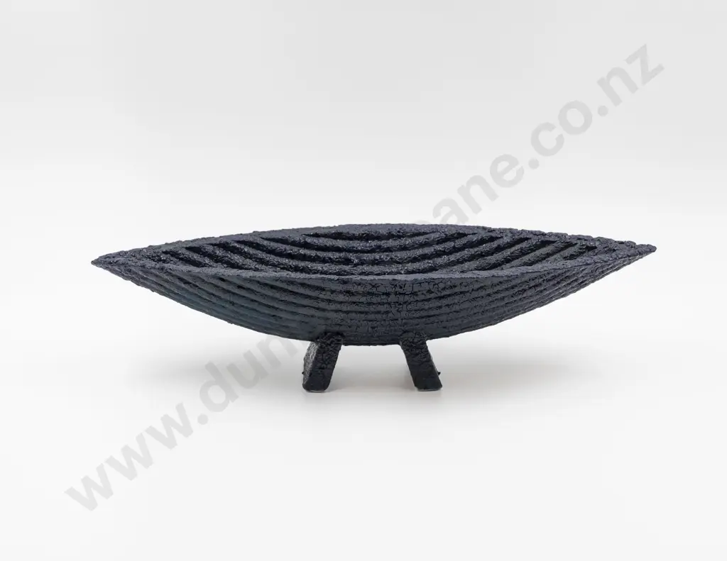 Peter Collis 'Waka' Form Image 1++