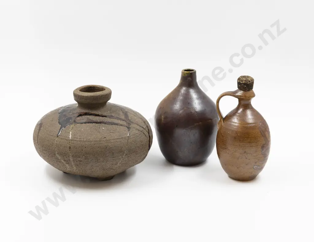 NZ Studio Pottery Discoid Vase Image 1++