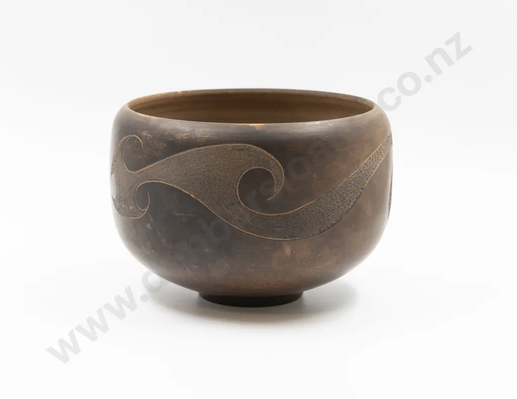 NZ Pottery Table Bowl Image 1++