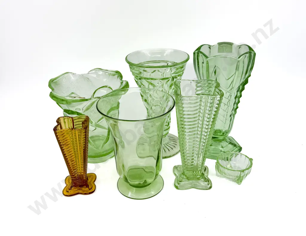 Quantity of Assorted Depression Glass Image 1++