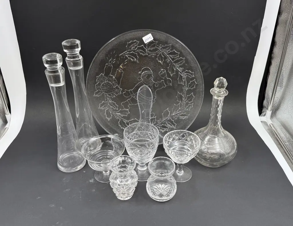 Quantity of Assorted Crystal & Glassware Image 1++