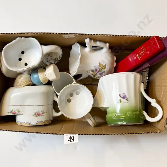 Quantity of Assorted Vintage Shaving Mugs together with Assorted Vintage Razors