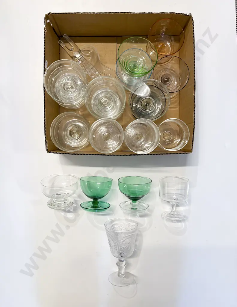 Quantity of Assorted Glassware etc Image 1++