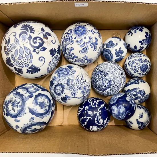 Quantity of Assorted Blue & White Carpet Balls