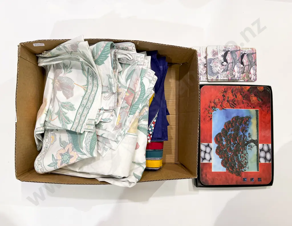 Quantity of Assorted Placemats & Table Linen etc Image 1++