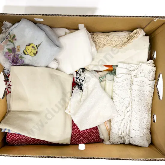 Quantity of Assorted Vintage Table Linen etc