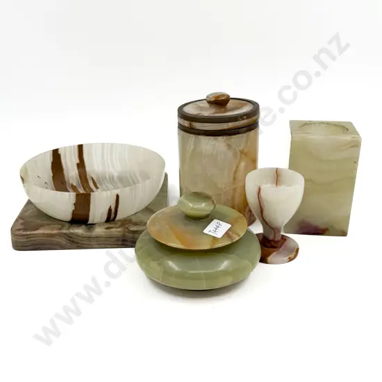Quantity of Assorted Onyx Table Ware