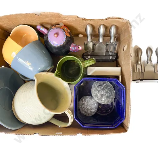 Box Quantity of Assorted Novelty Breakfast Mugs Cheese Slice Set etc