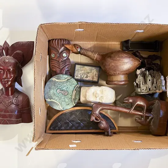 Quantity of Assorted Tourist Ware Carvings etc
