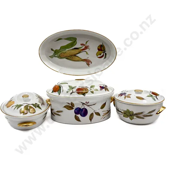 Four Pieces of Royal Worcester "Evesham"