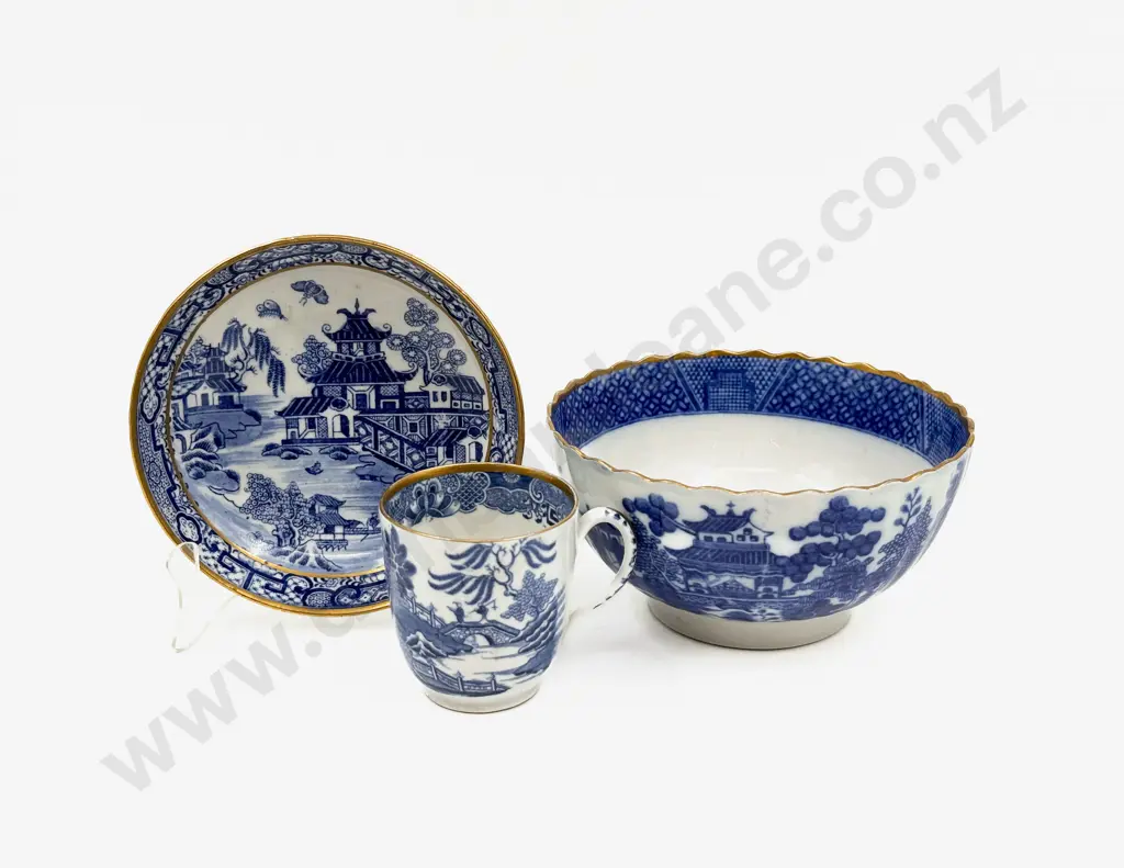 Early C19th Underglaze Blue Willow Pattern Type Coffee Cup & Saucer With Basin (a/f) Image 1++