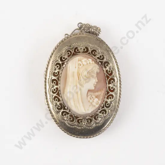 C20th S/S Oval Cameo Pendant Locket