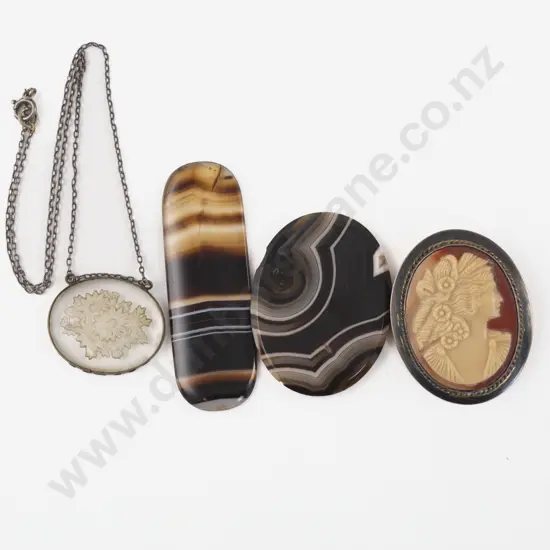 Vintage Gold Plated Framed Portrait Cameo Brooch