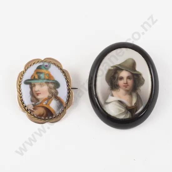 Victorian 9ct Framed Portrait of Gypsy Girl Brooch