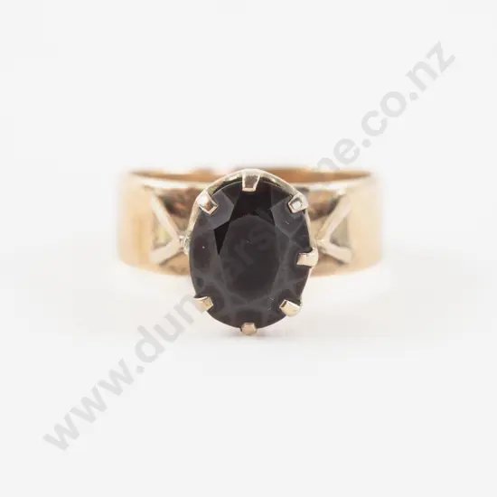 9ct Single Garnet Ring