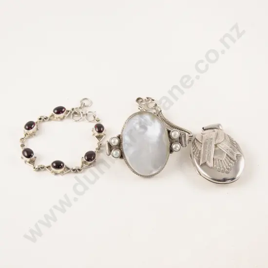 S/S Large Oval Panel MOP Bracelet