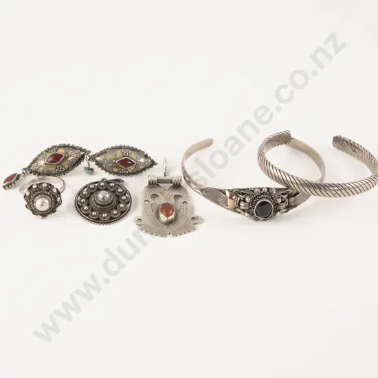 Collection of Assorted S/S Jewellery