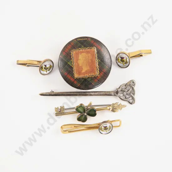 9ct Green Stone Clover Bar Brooch