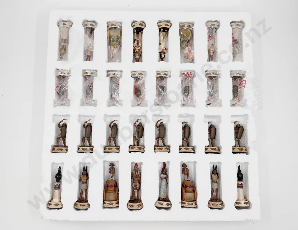 Novelty Egyptian Themed Chess Set Image 1++