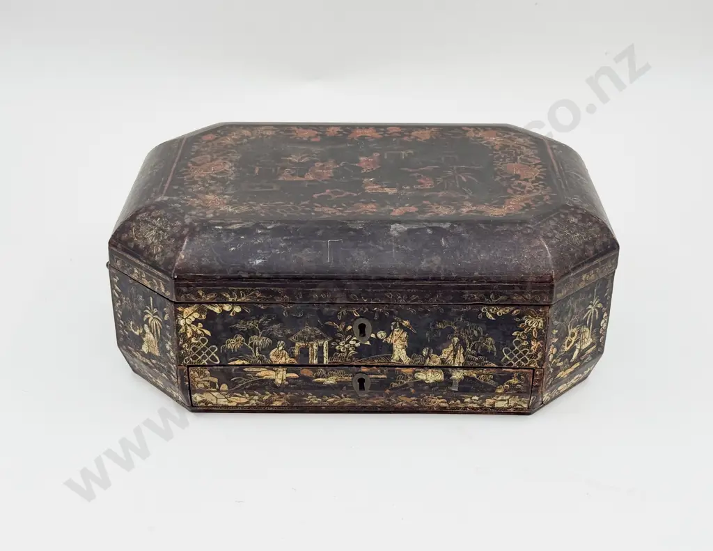 Japanese Lacquered Jewellery Box (Faults) Image 1++