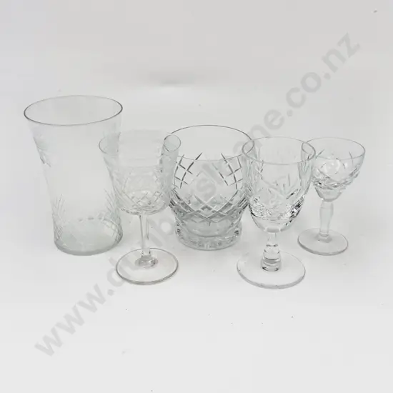 Small Quantity of Assorted Crystal & Glass Ware