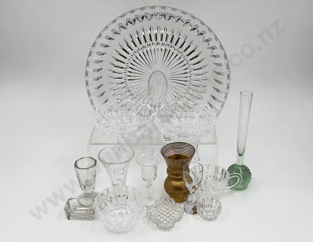 Quantity of Assorted Crystal & Glass Ware Image 1++