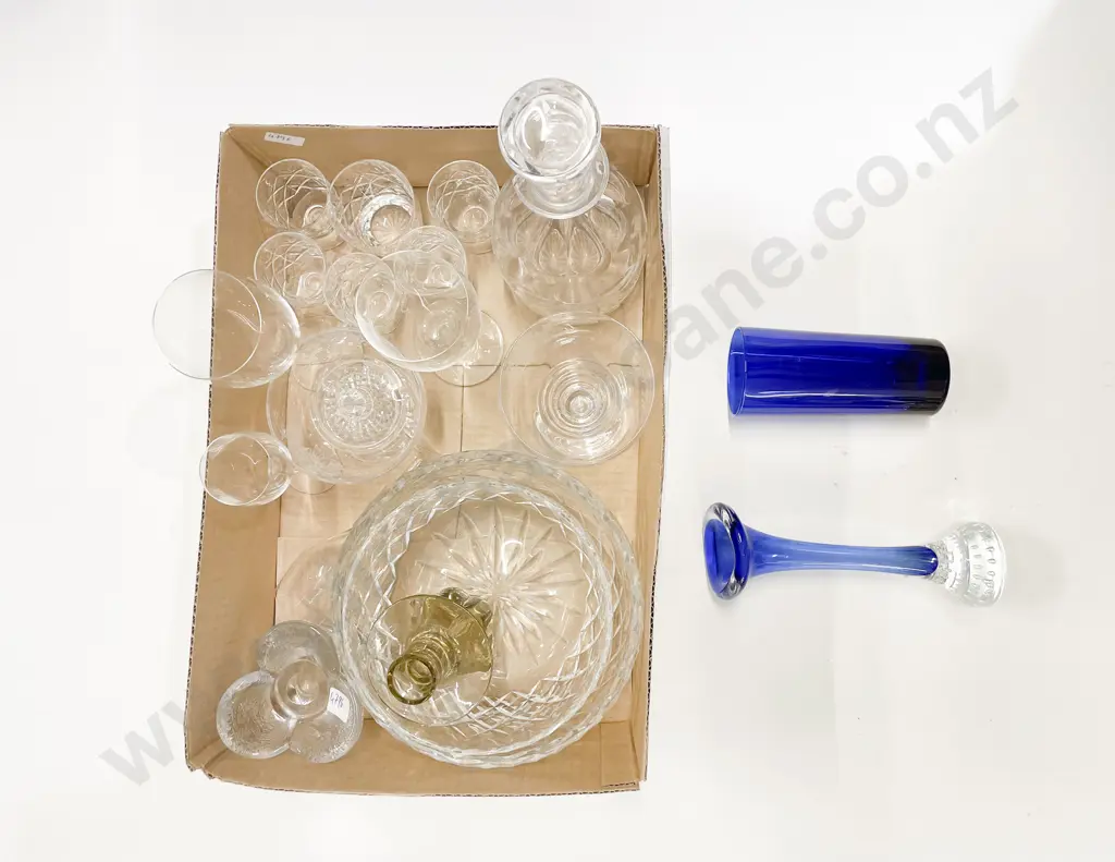 Quantity of Assorted Crystal & Glass Ware Image 1++