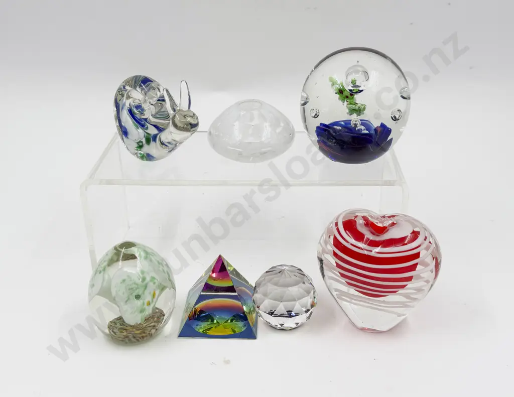 Quantity of Assorted Art Glass Paperweights etc Image 1++