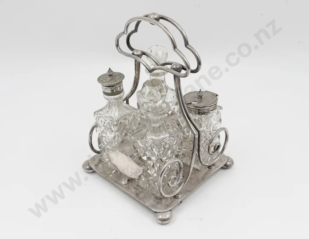 S/P & Cut Crystal Cruet Set Image 1++