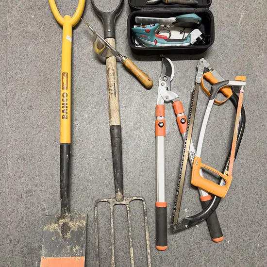 Quantity of Assorted Garden Tools etc