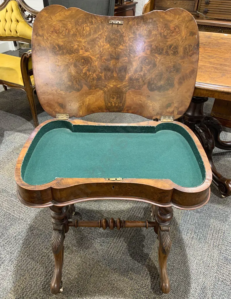 Victorian Burr Walnut Tilt Top Occasional Table Image 1++