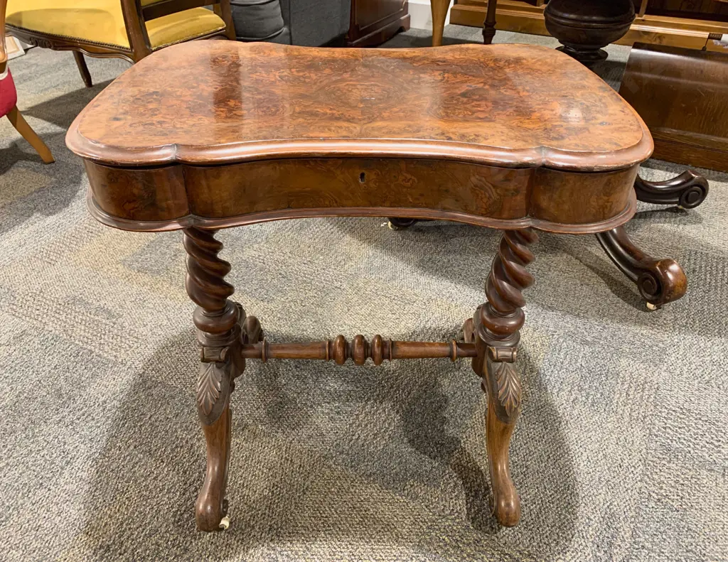 Victorian Burr Walnut Tilt Top Occasional Table Image 1++