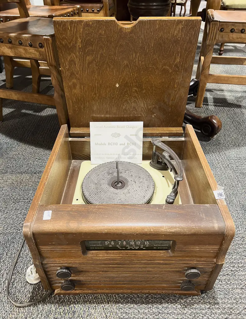 Vintage Clipper Radio/Gramophone Image 1++