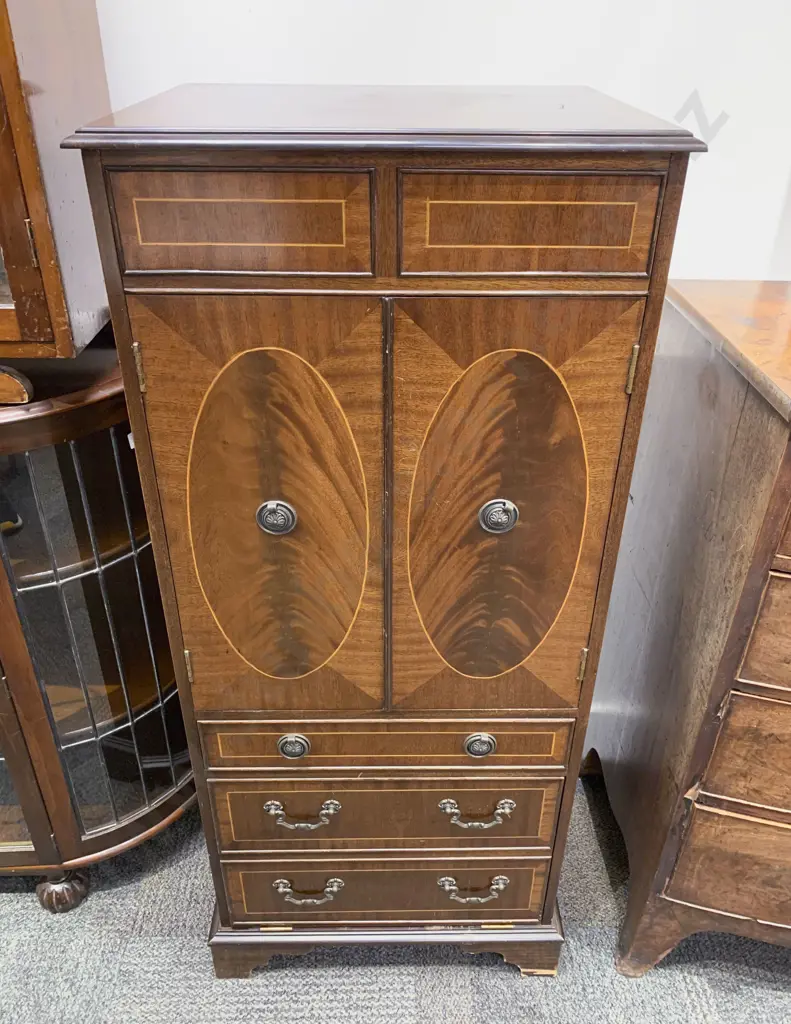 Repro Entertainment Cabinet Image 1++