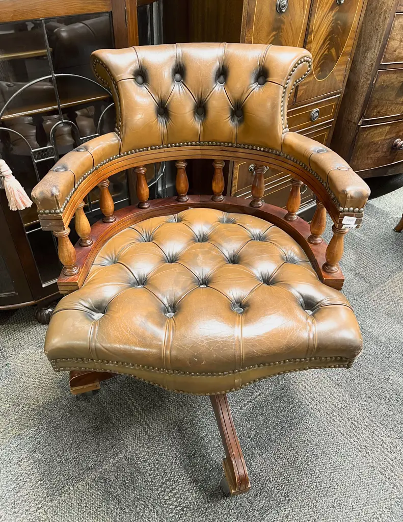 Reproduction Vict Style Buttoned Desk Chair Image 1++