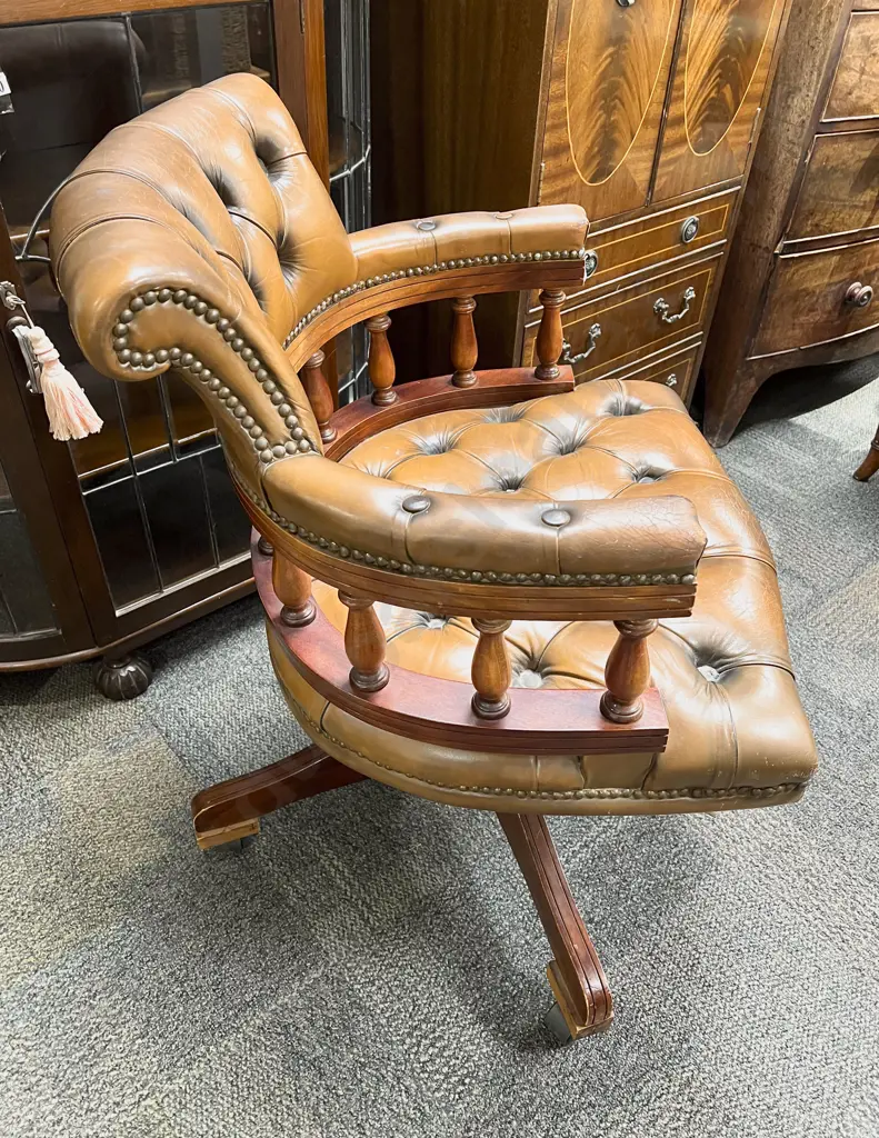 Reproduction Vict Style Buttoned Desk Chair Image 1++