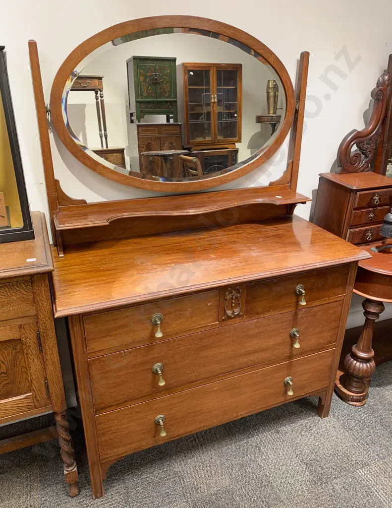 Mahogany Mirror Back Dressing Chest Image 1++