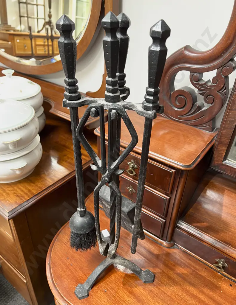 Wrought Metal Fire Tidy Set Image 1++