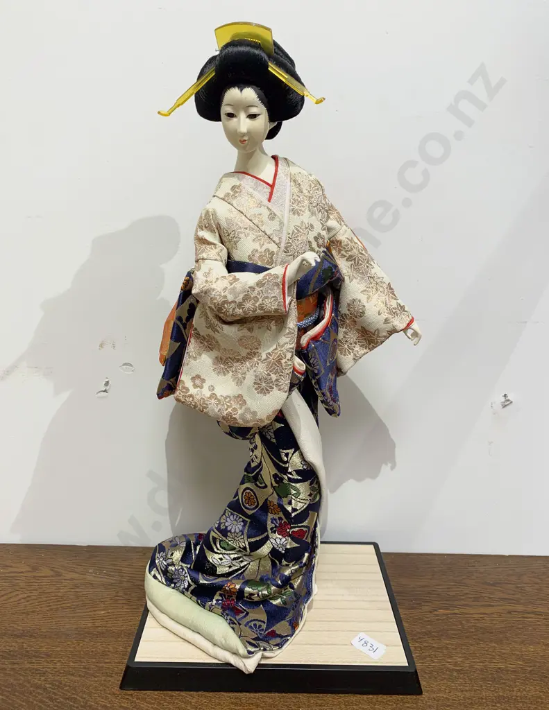Two Japanese Dolls Image 1++