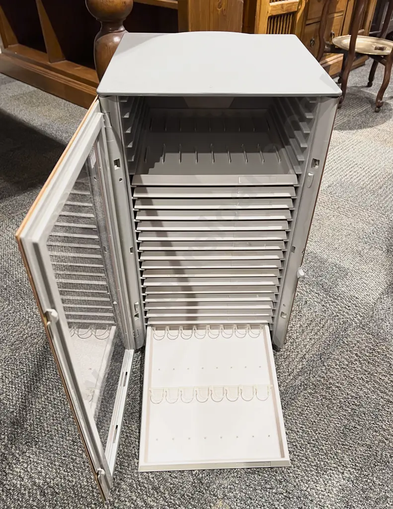 Swivel Jewellery Display Cabinet Image 1++