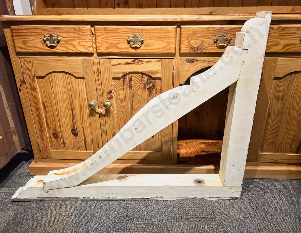 Vintage Architectural White Painted Corbel Image 1++