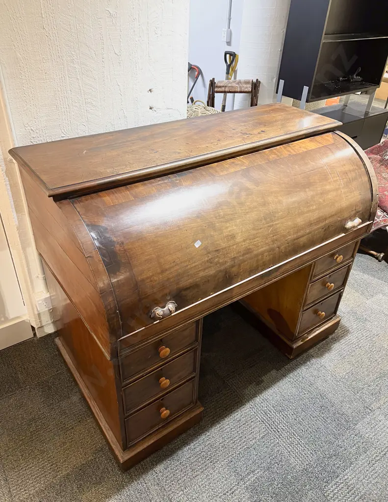 Vict Mahogany Cylinder Top Desk Image 1++