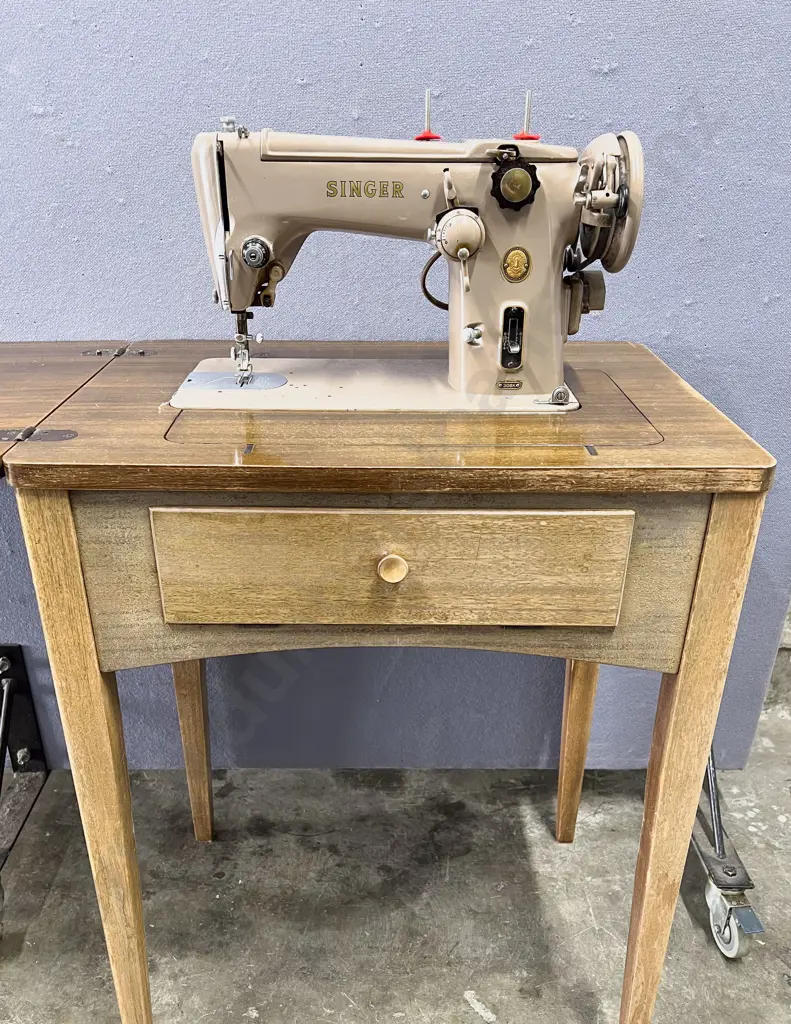 Singer Sewing Machine in Single Drawer Sewing Table Image 1++